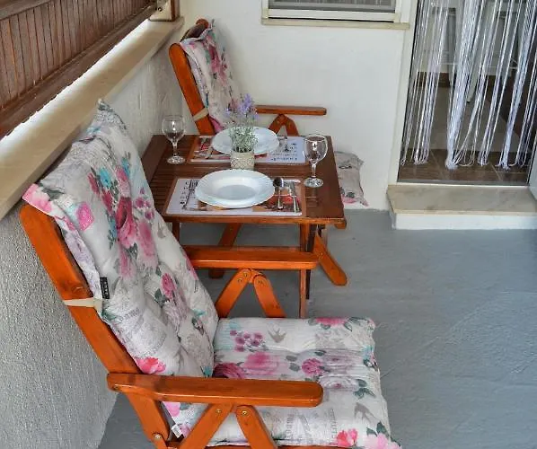 Royal Lmc דירה ביוגראד נה מורו