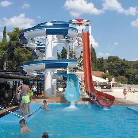 アパート Royal Lmc ビオグラード・ナ・モル